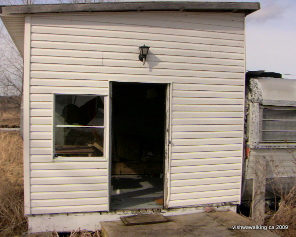 Tyendinaga, abandoned railway, old cottage