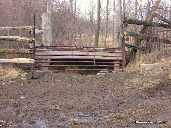 Tyendinaga, gate, abandoned railway, east of Norway's Road